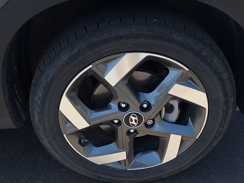 Certified 2024 Hyundai Venue SEL FWD image 31
