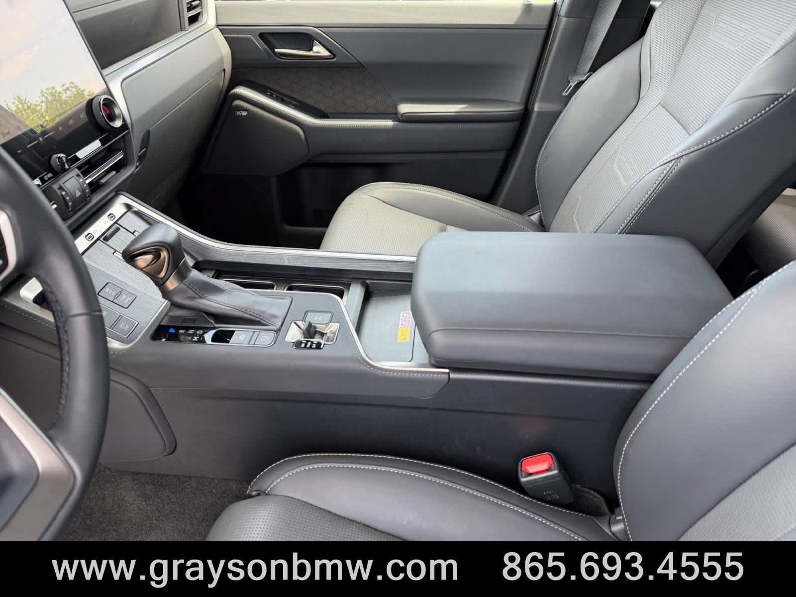 Used 2024 Lexus GX 550 w/ Accessory Package (2T) AWD/4WD image 12