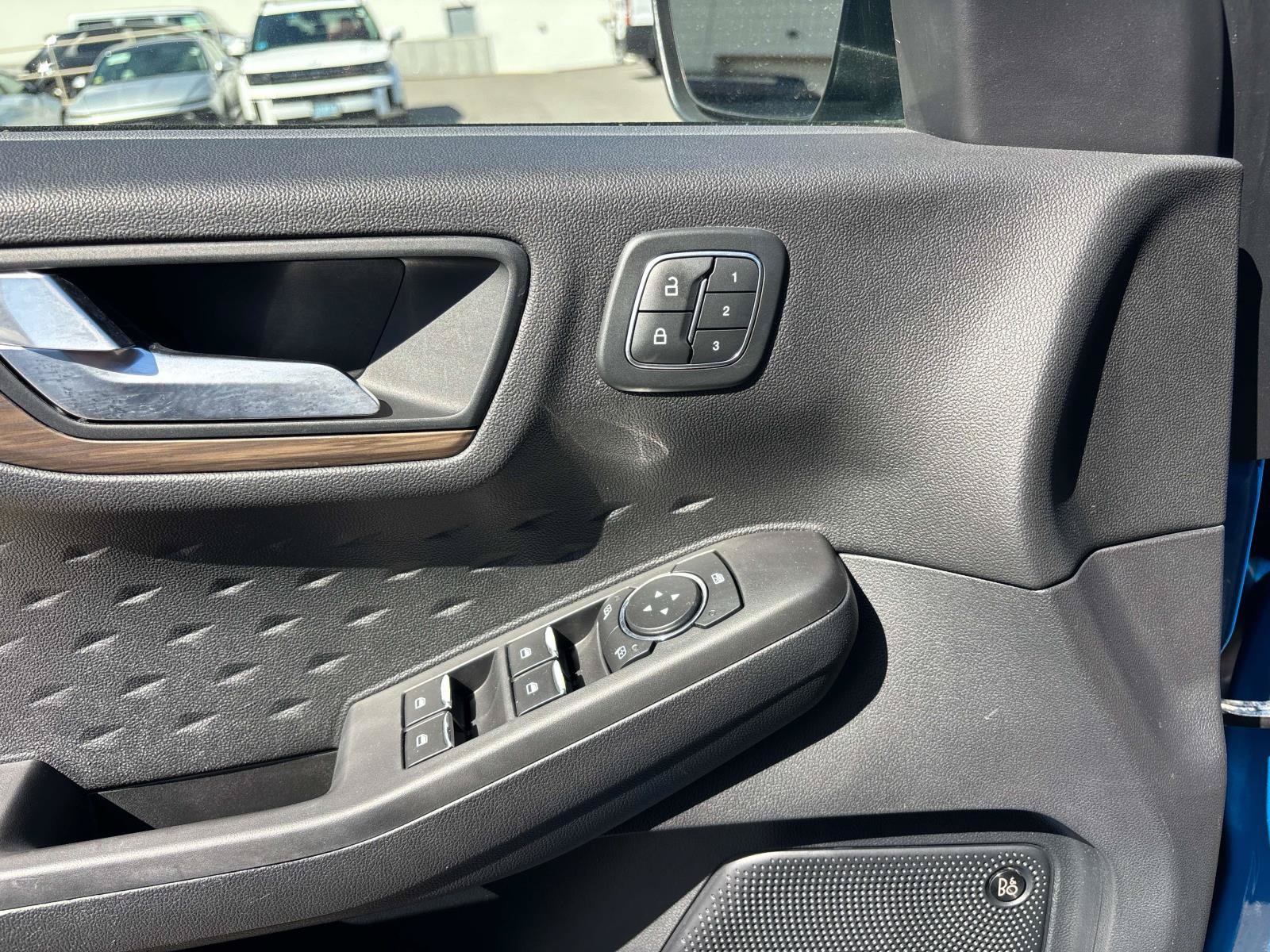 Used 2020 Ford Escape Titanium FWD image 17