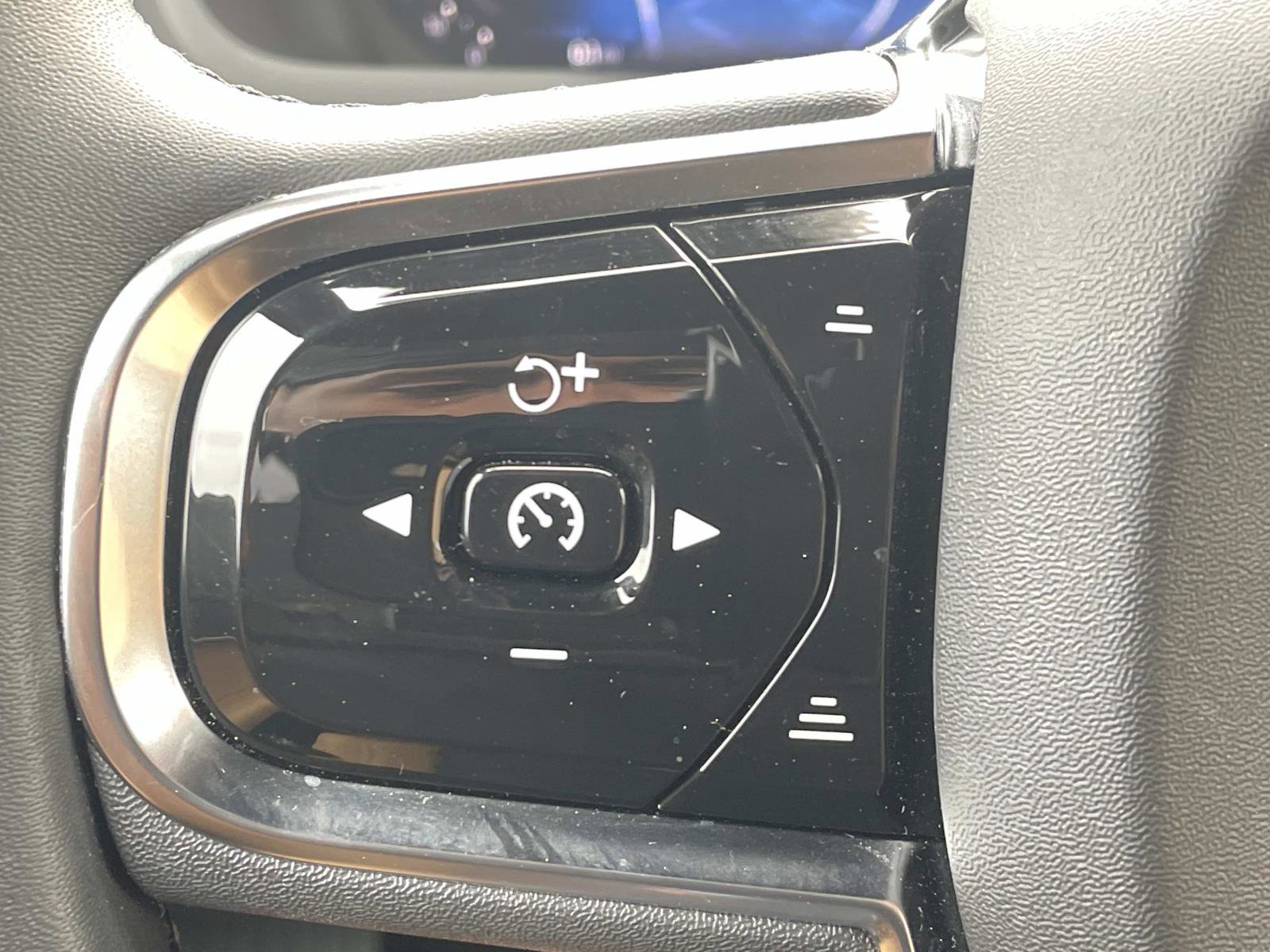 Certified 2024 Volvo XC90 B6 Ultimate w/ Protection Package Premier image 24