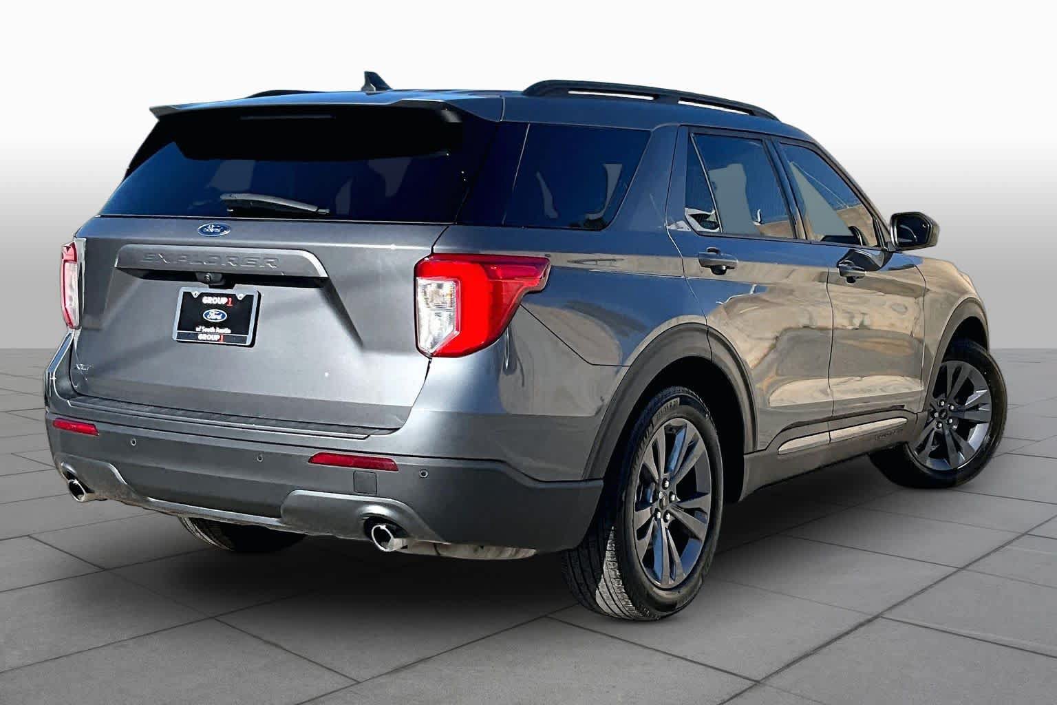 Used 2023 Ford Explorer XLT w/ Equipment Group 202A RWD image 13