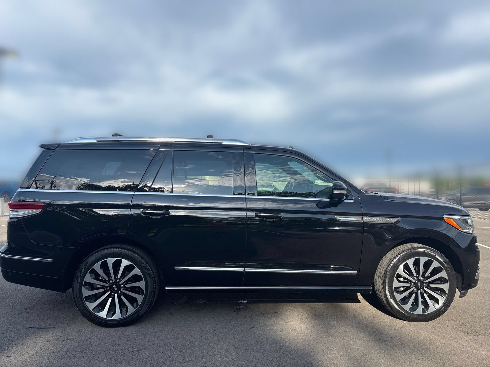 Certified 2023 Lincoln Navigator Reserve AWD/4WD image 6