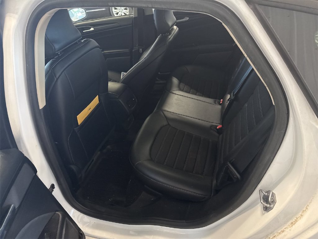 Used 2018 Ford Fusion SE w/ Equipment Group 201A FWD image 5