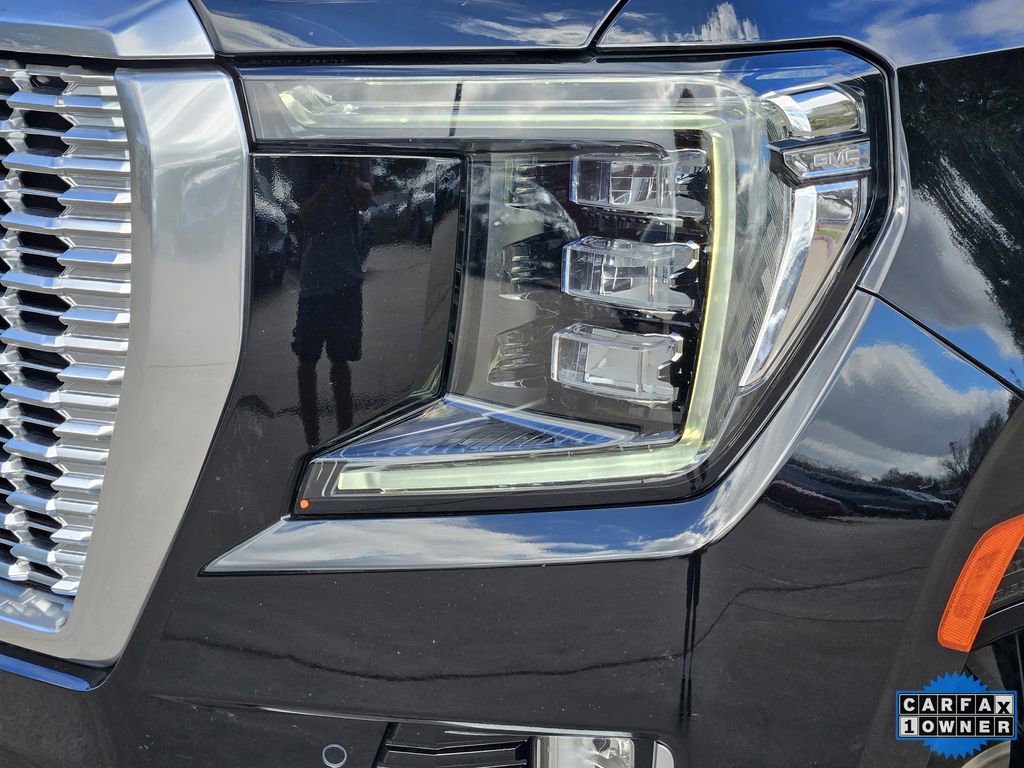 Used 2021 GMC Yukon XL Denali w/ Denali Premium Package image 9