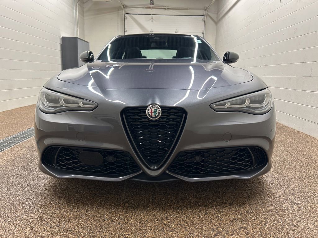 Used 2024 Alfa Romeo Giulia Veloce AWD/4WD image 6
