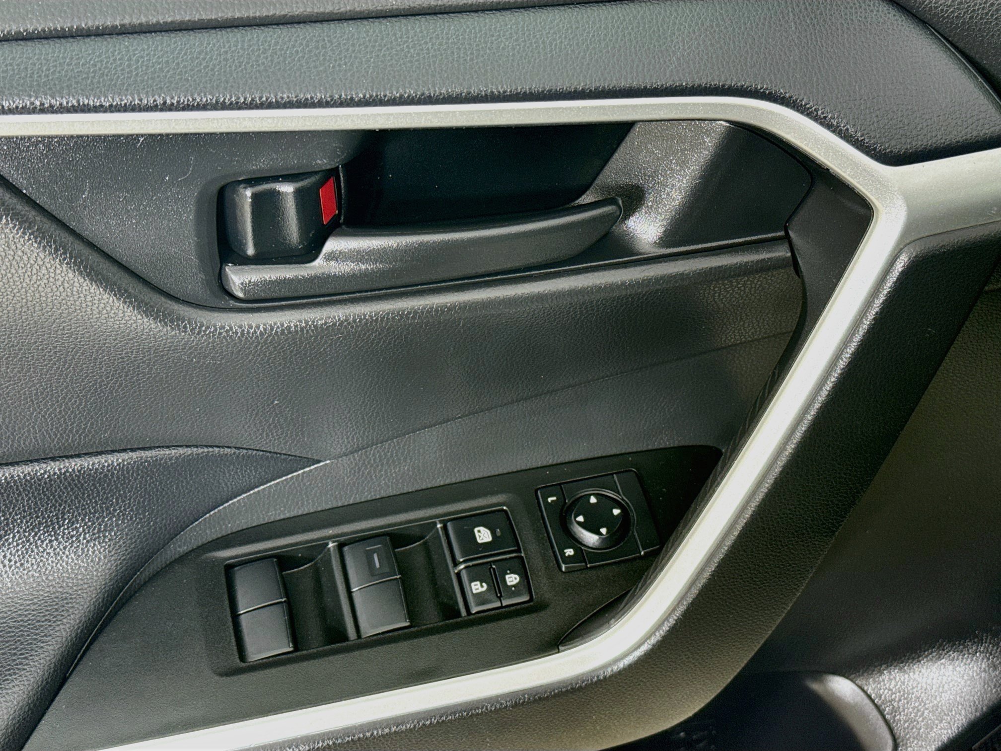 Certified 2025 Toyota RAV4 LE AWD/4WD image 19