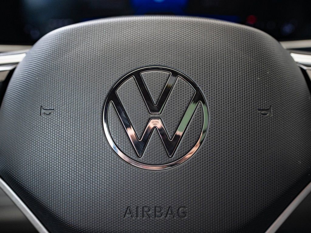 Used 2024 Volkswagen Tiguan SE R-Line image 27