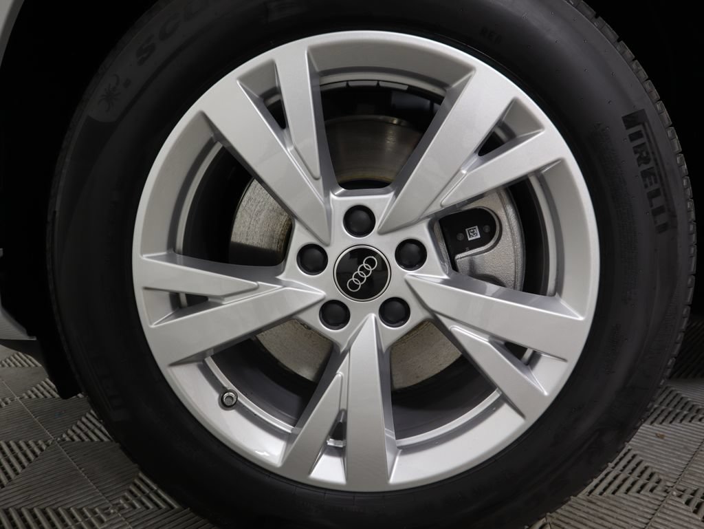 Used 2025 Audi Q5 Premium w/ Convenience Package AWD/4WD image 32
