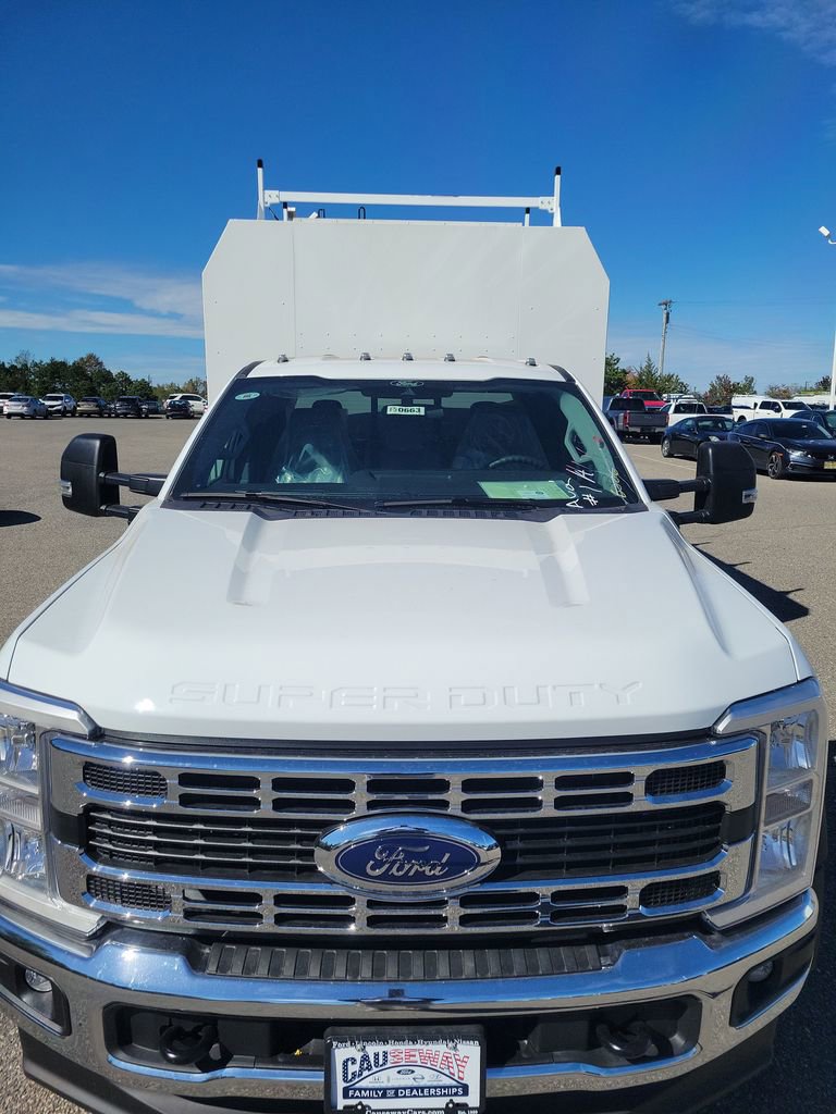 New 2025 Ford F550 4x4 Supercab Super Duty image 2