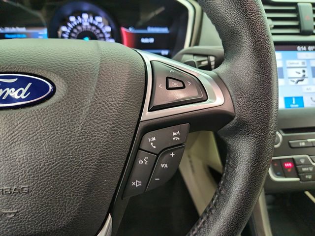 Used 2017 Ford Fusion SE w/ Fusion SE Technology Package FWD image 18