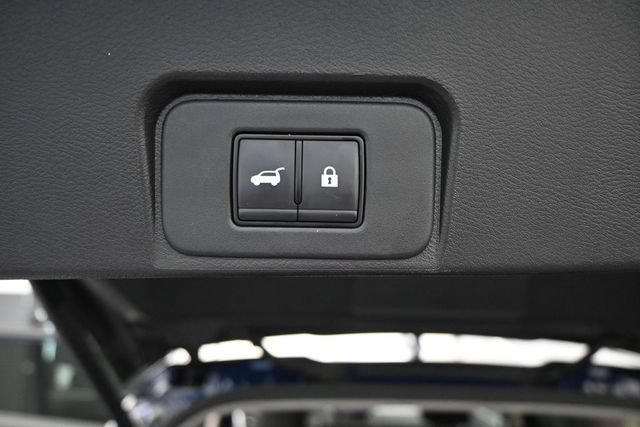 Used 2024 Nissan Rogue SV AWD/4WD image 9