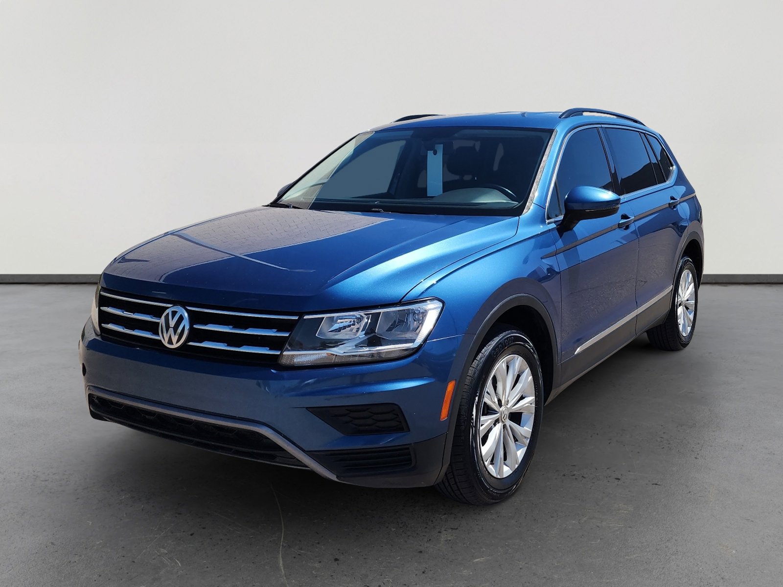 Used 2018 Volkswagen Tiguan S FWD image 1