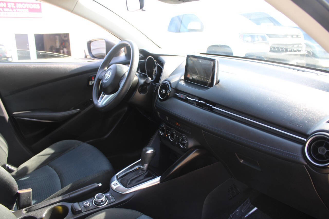Used 2016 Scion iA FWD image 11