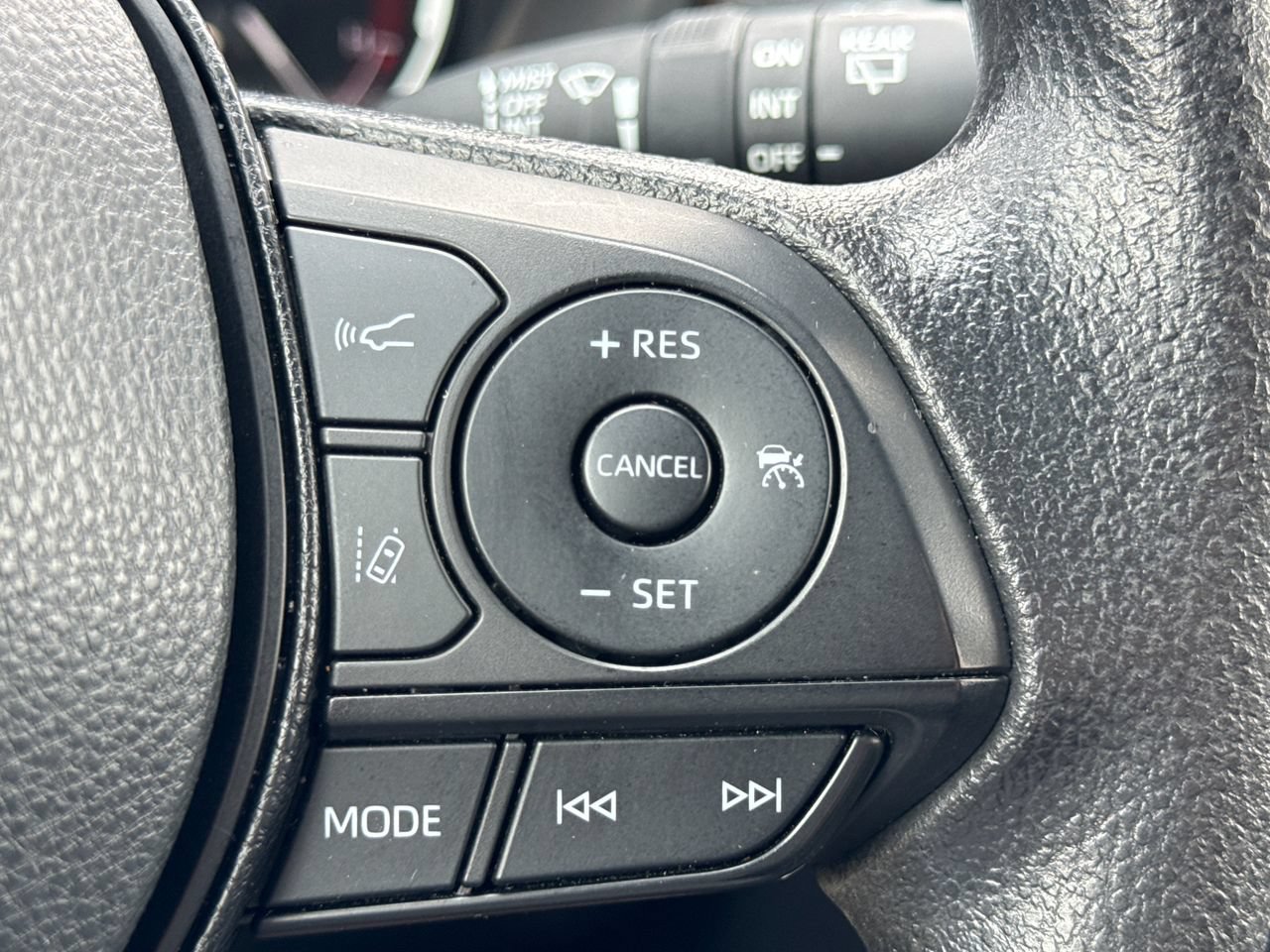 Used 2025 Toyota RAV4 XLE AWD/4WD image 26