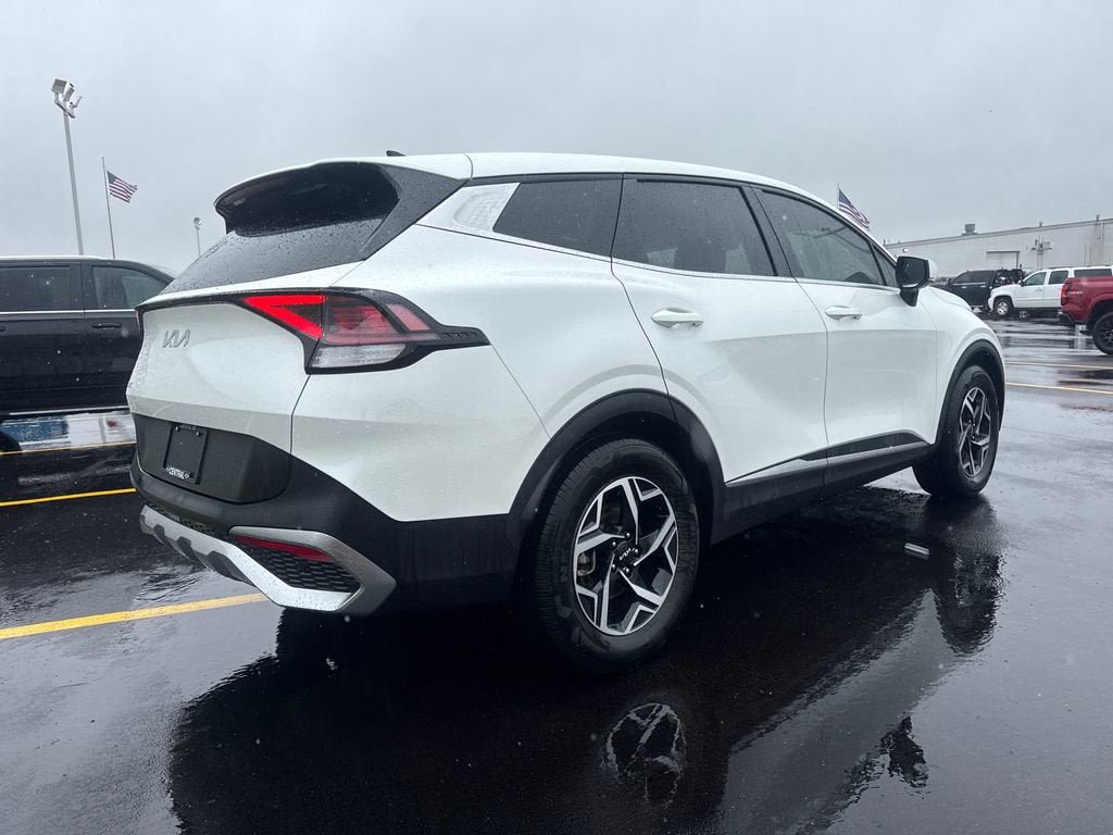 Used 2025 Kia Sportage LX FWD image 7