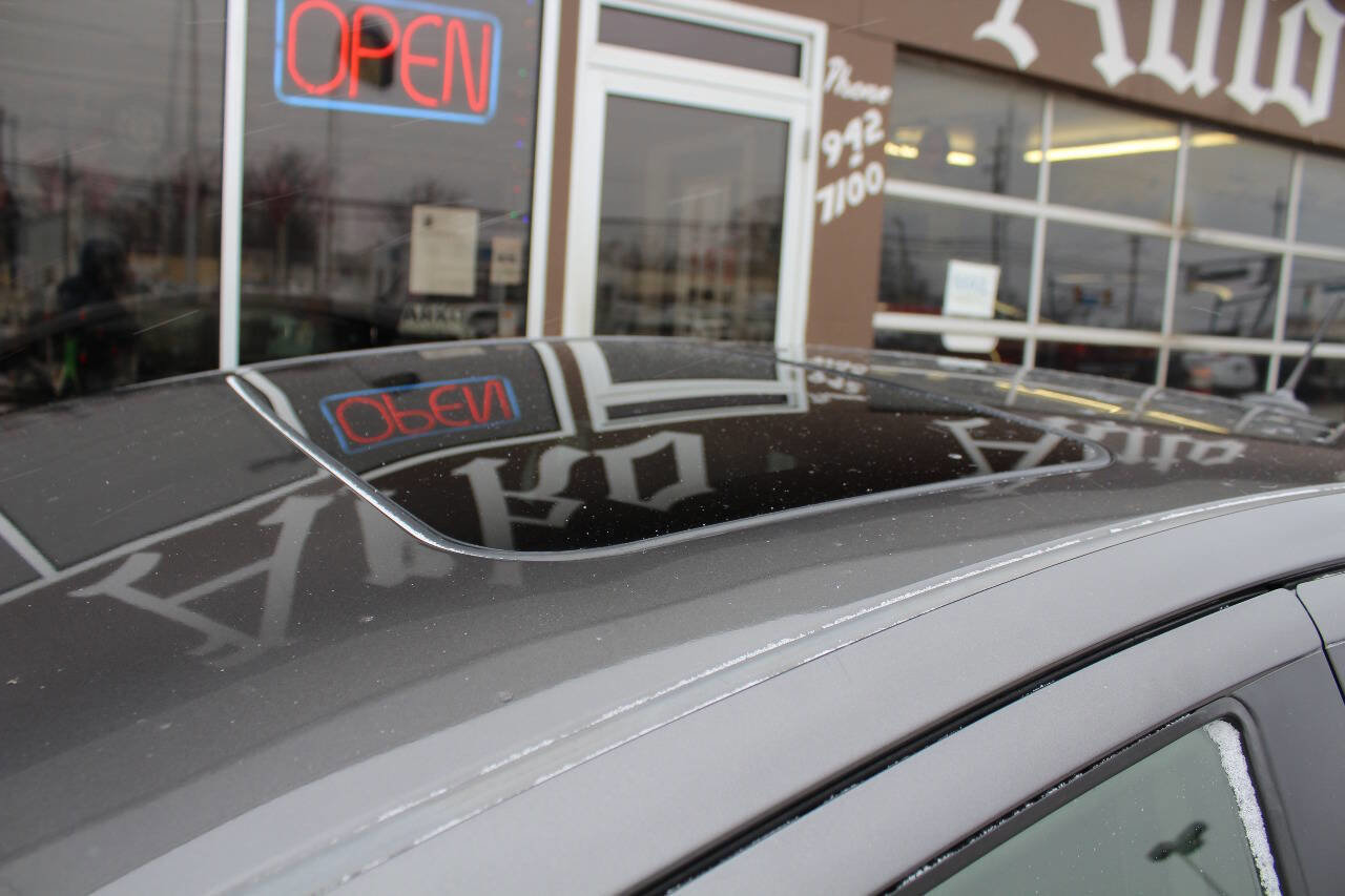 Used 2012 Toyota Prius C Four image 10