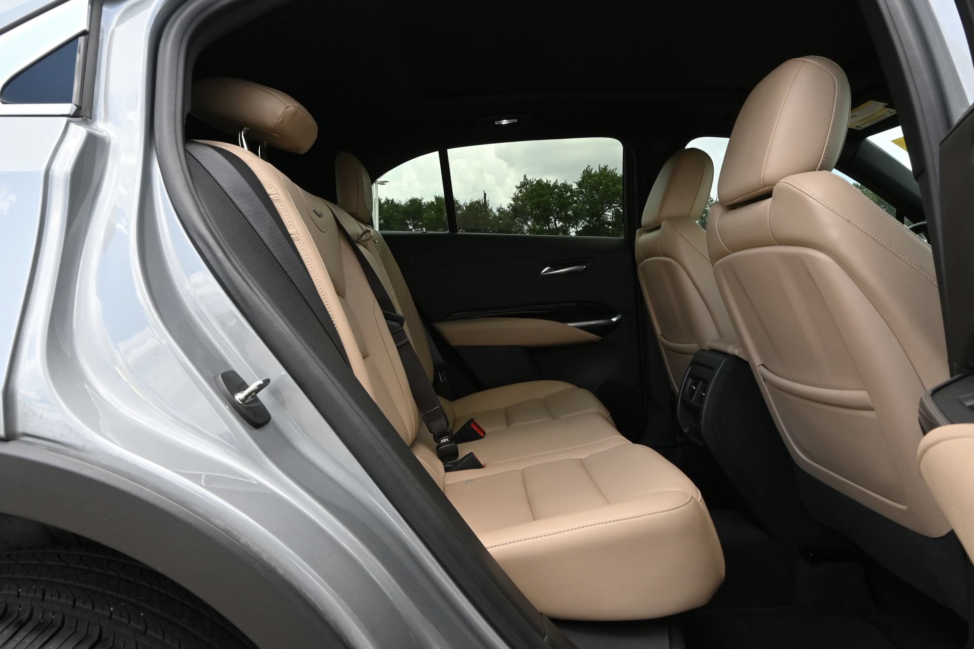 Used 2024 Cadillac XT4 Luxury w/ Cold Weather Package FWD image 25