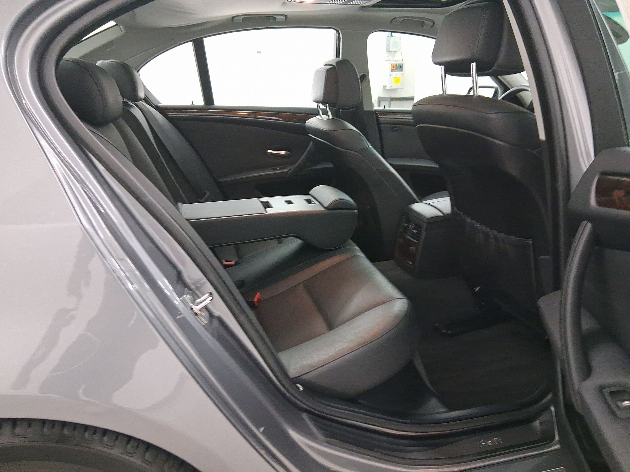 Used 2010 BMW 528i Sedan image 29