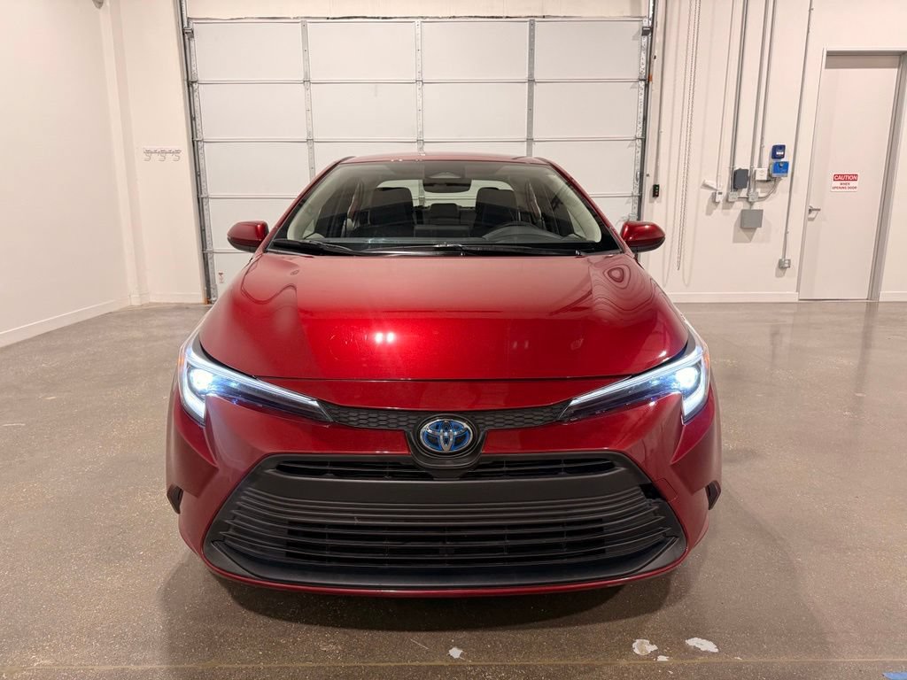 Used 2025 Toyota Corolla LE FWD image 2