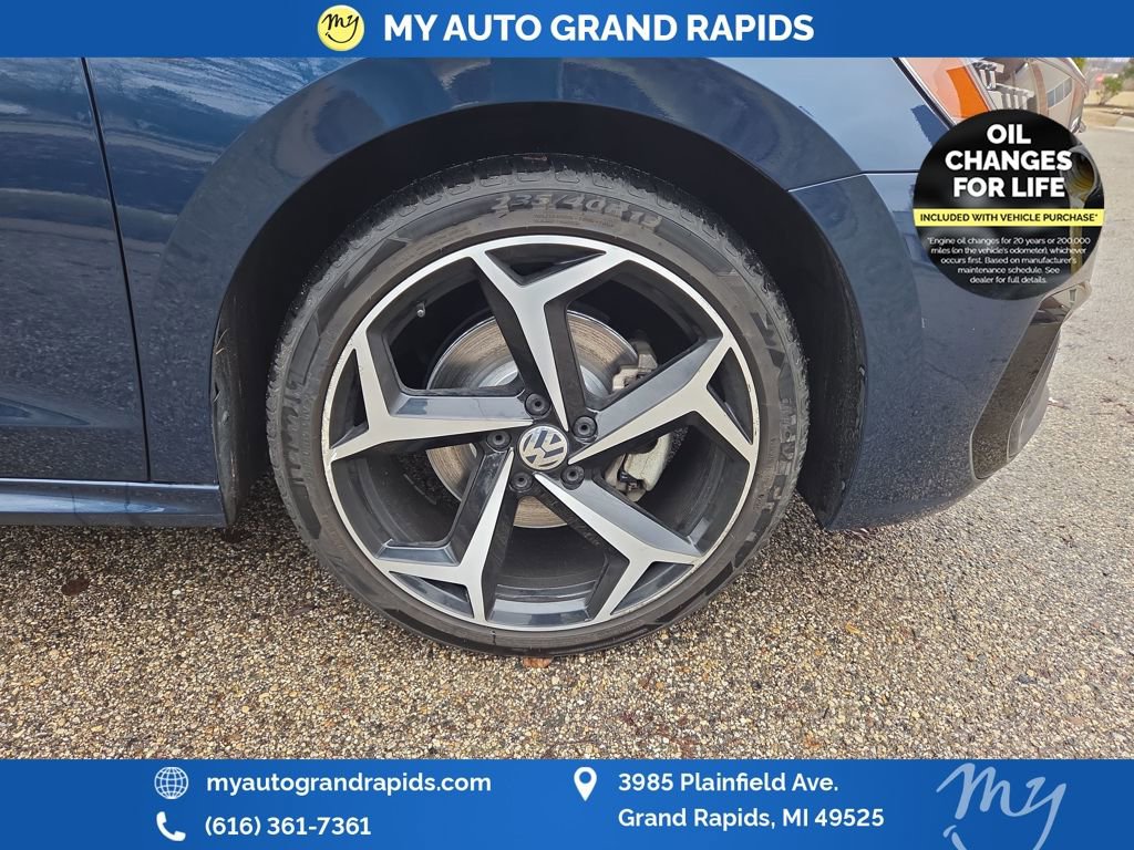 Used 2021 Volkswagen Passat 2.0T R-Line image 32