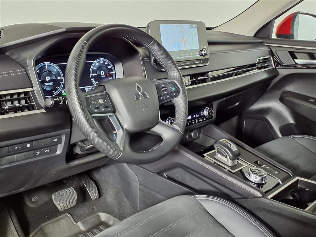 Used 2024 Mitsubishi Outlander SE AWD/4WD image 16