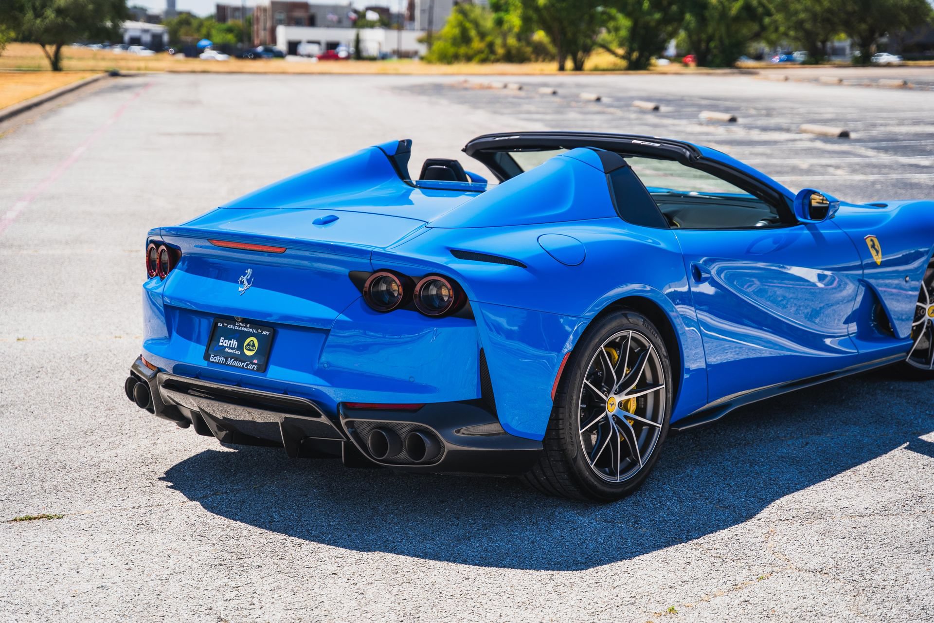Used 2022 Ferrari 812 GTS RWD image 16