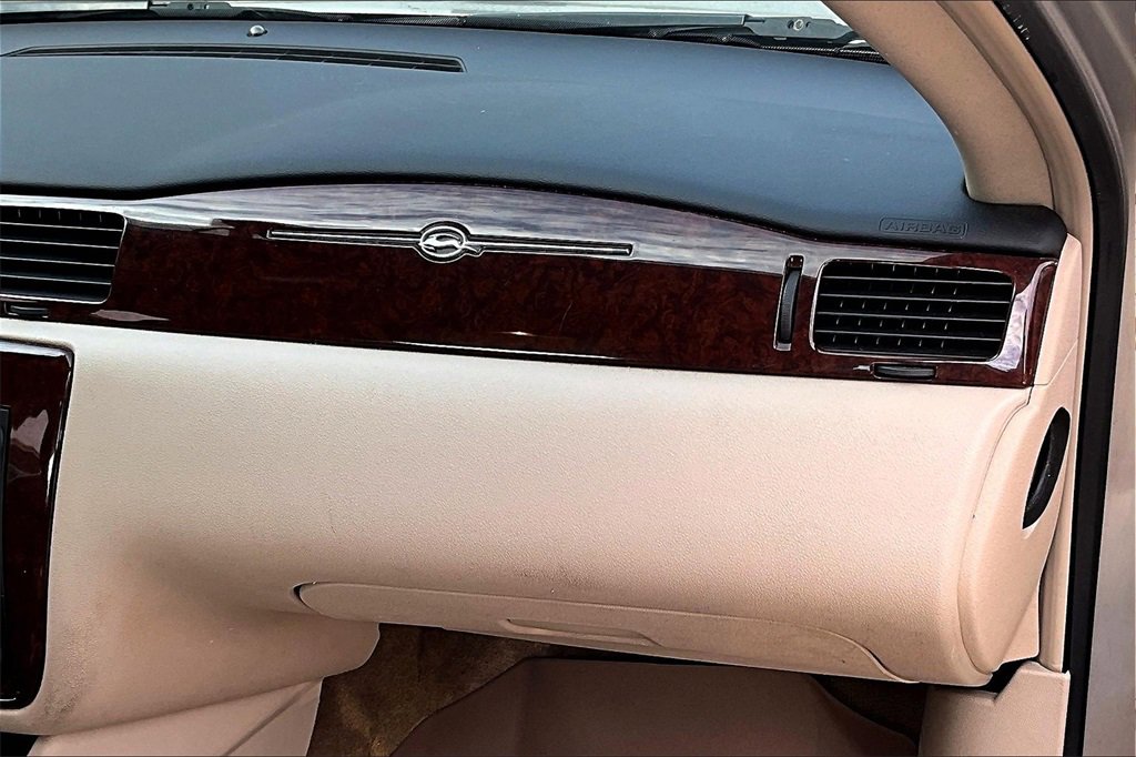 Used 2010 Chevrolet Impala LT w/ Luxury Edition Package image 24