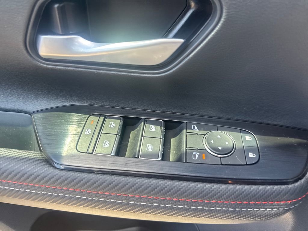 Used 2025 Nissan Kicks SR FWD image 11