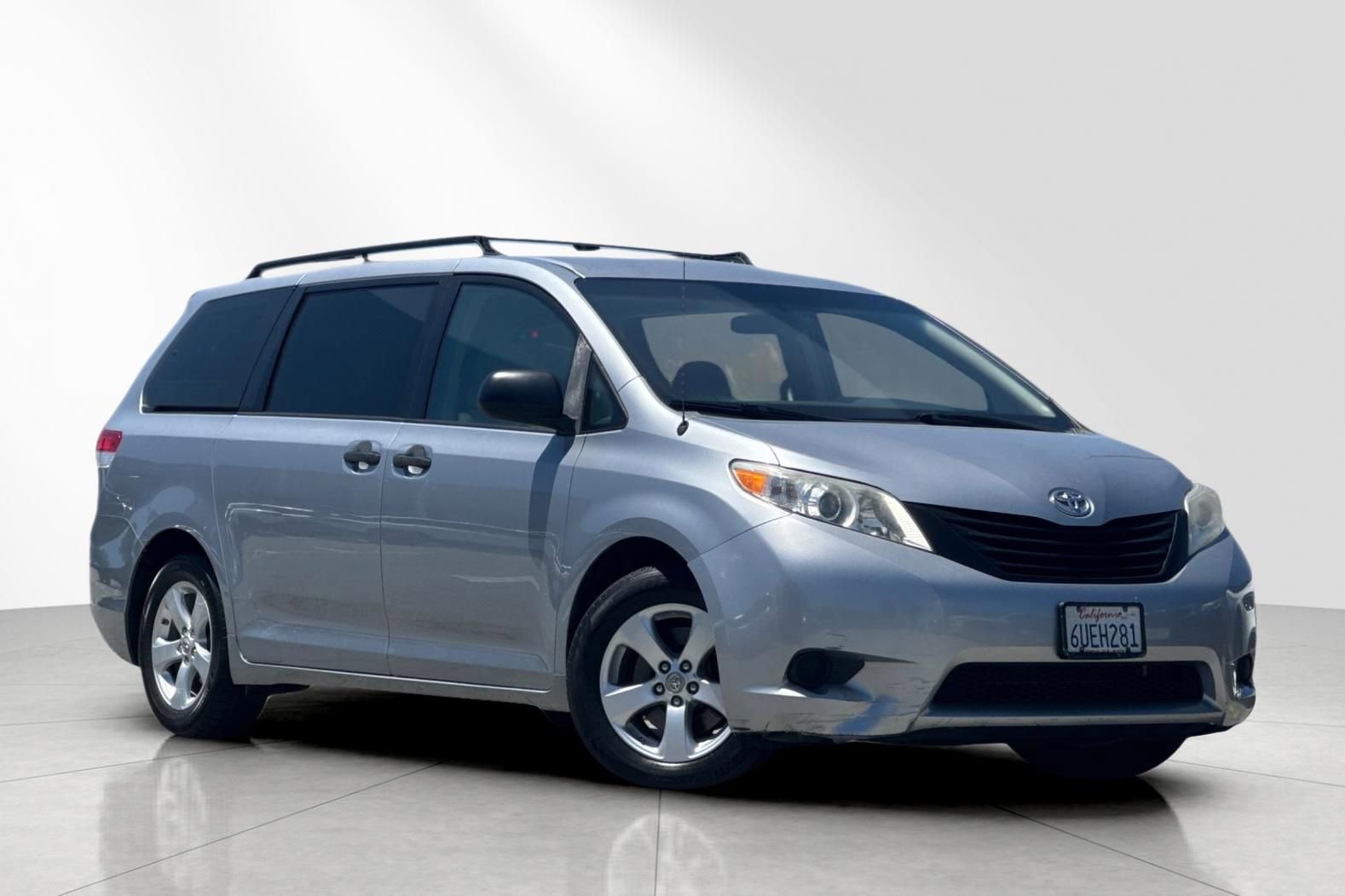 Used 2012 Toyota Sienna w/ Towing Pkg FWD image 2