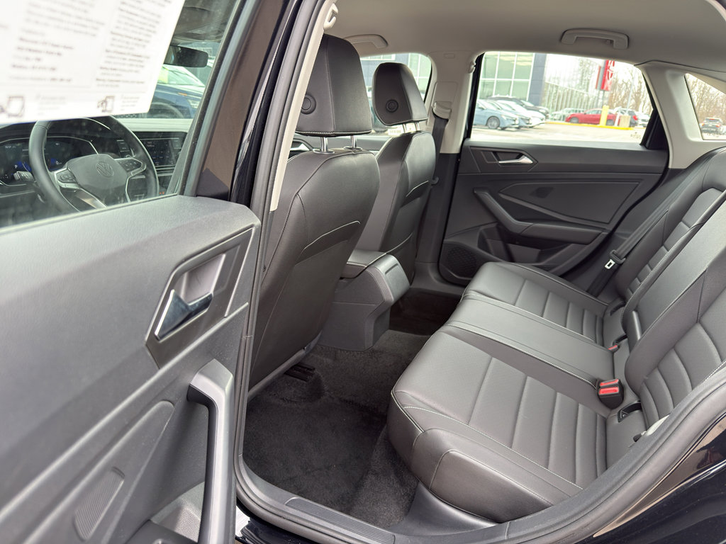 Used 2024 Volkswagen Jetta SE FWD image 29