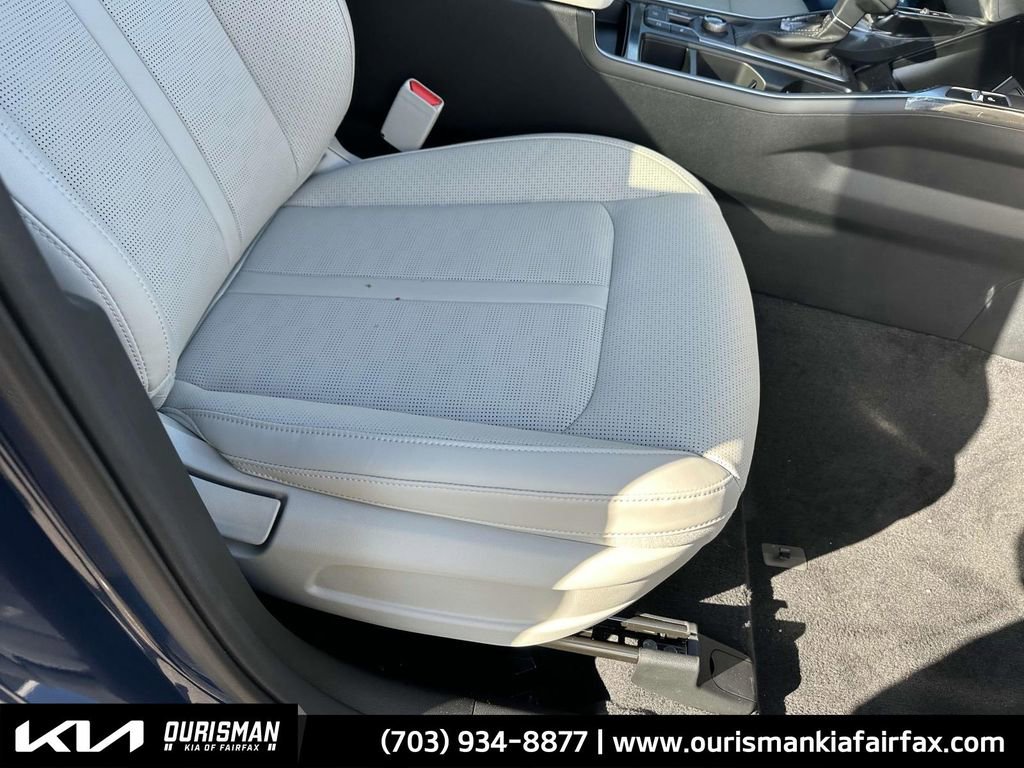 Certified 2025 Kia Sorento S w/ Panoramic Sunroof Package image 16