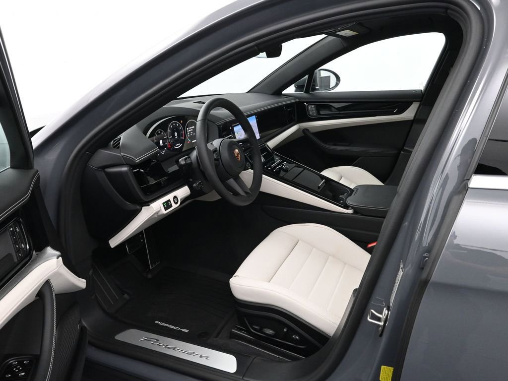 Used 2026 Porsche Panamera image 4