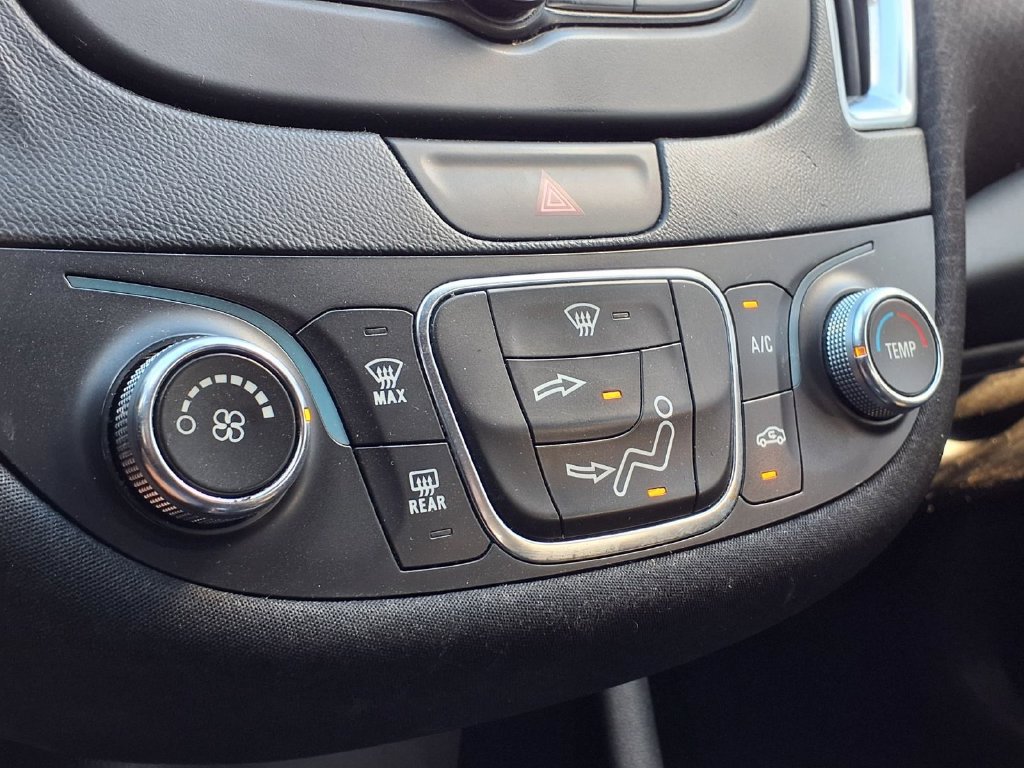 Used 2016 Chevrolet Malibu LT FWD image 21