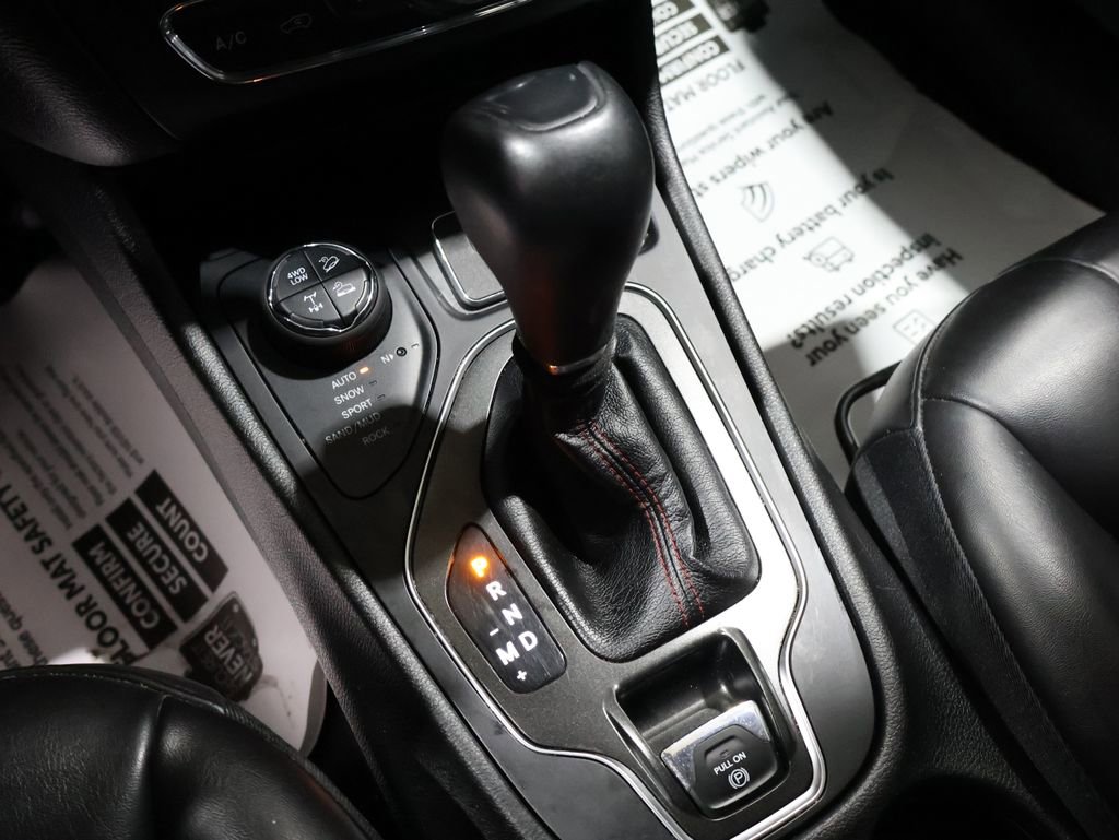 Used 2021 Jeep Cherokee Trailhawk image 33