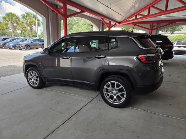 Used 2023 Jeep Compass Latitude AWD/4WD image 9