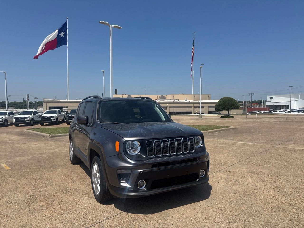 Used 2019 Jeep Renegade Latitude FWD image 2