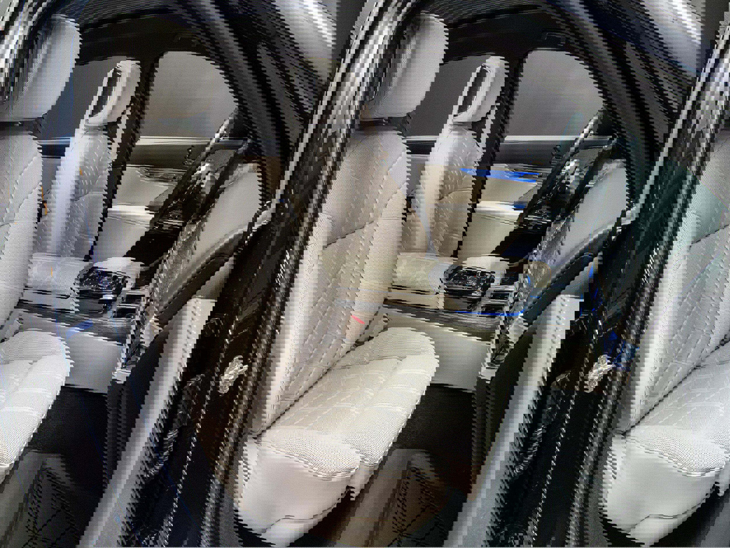 Used 2024 BMW 760i xDrive w/ Executive Package image 30