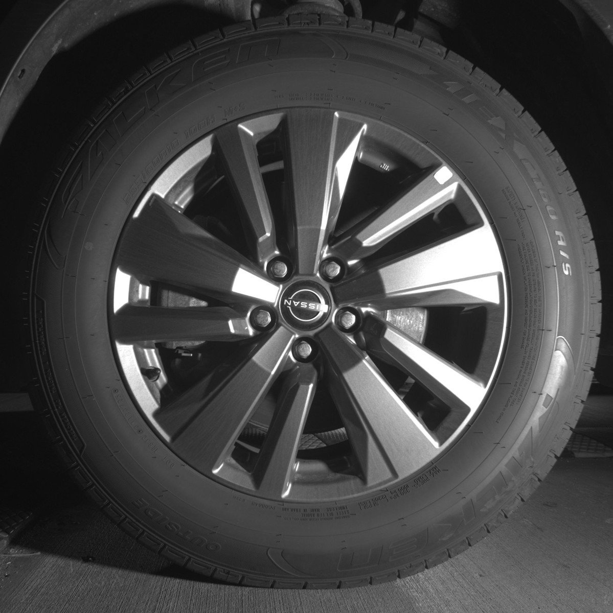 Used 2025 Nissan Pathfinder SV image 12