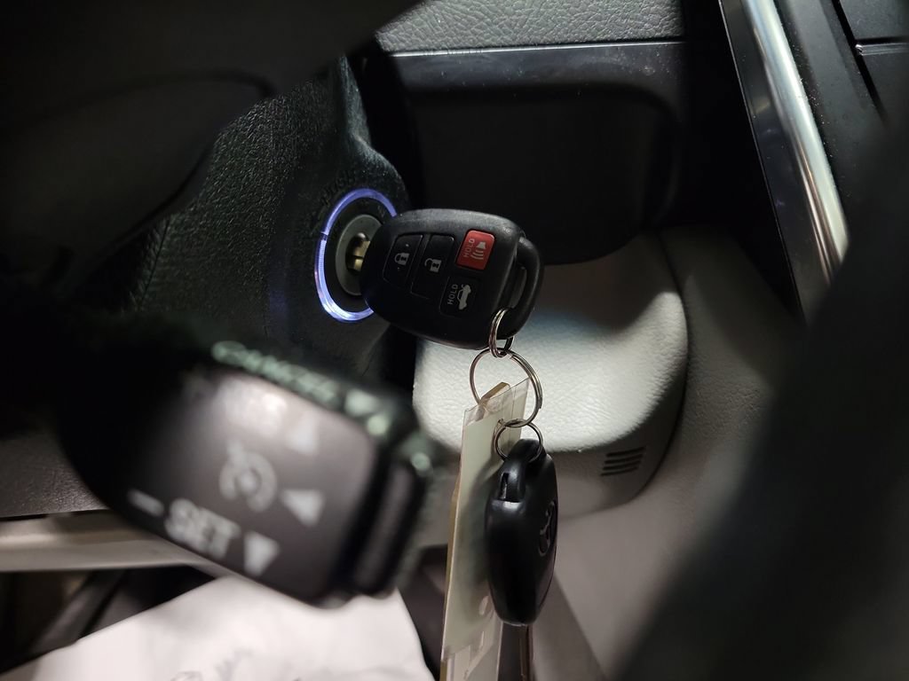 Used 2016 Toyota Camry LE FWD image 18