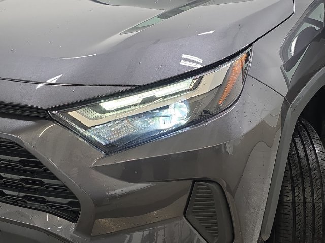 Used 2023 Toyota RAV4 LE AWD/4WD image 27