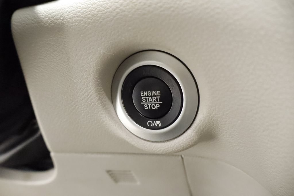 Certified 2023 Chrysler Pacifica Touring-L FWD image 27