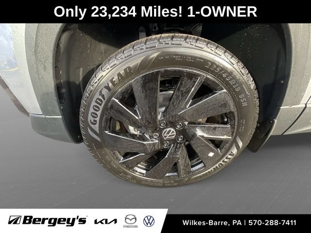 Used 2024 Volkswagen Taos SE w/ Black Wheel Plus Package AWD/4WD image 1