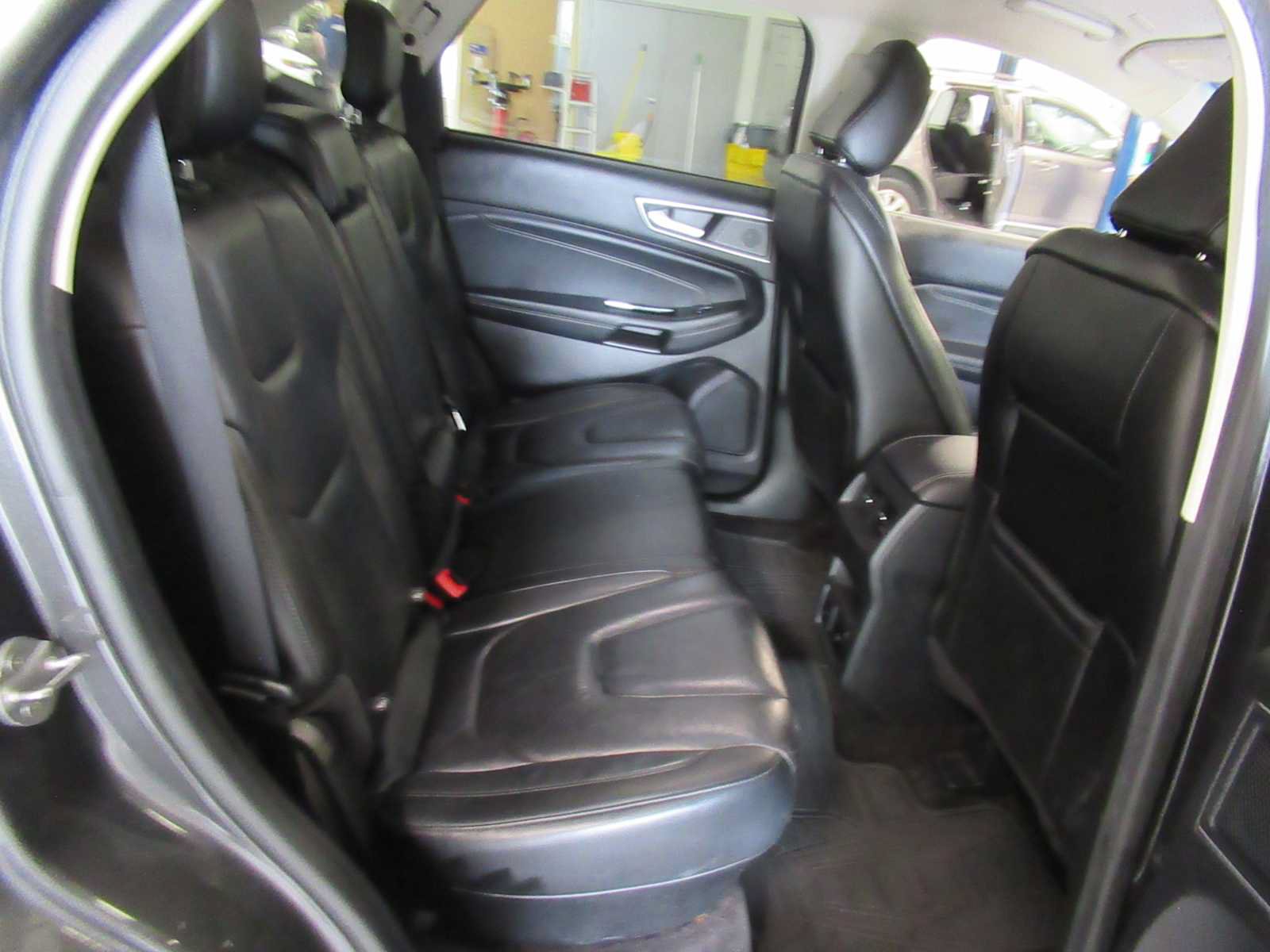 Used 2020 Ford Edge Titanium FWD image 21