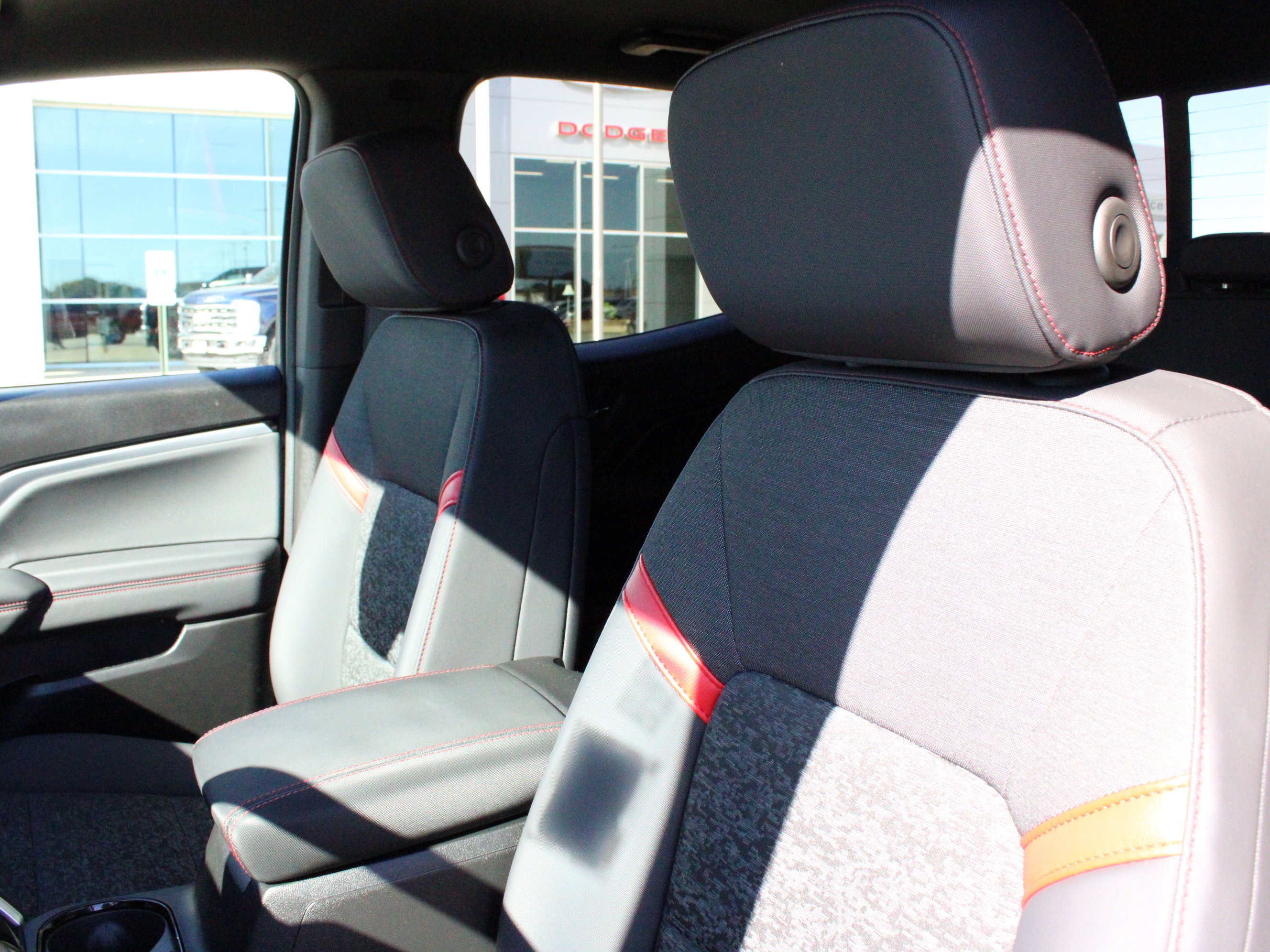 Used 2024 Chevrolet Colorado Z71 w/ Advanced Trailering Package AWD/4WD image 34