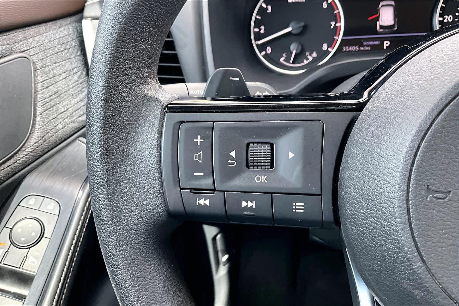 Certified 2023 Nissan Rogue SV FWD image 22