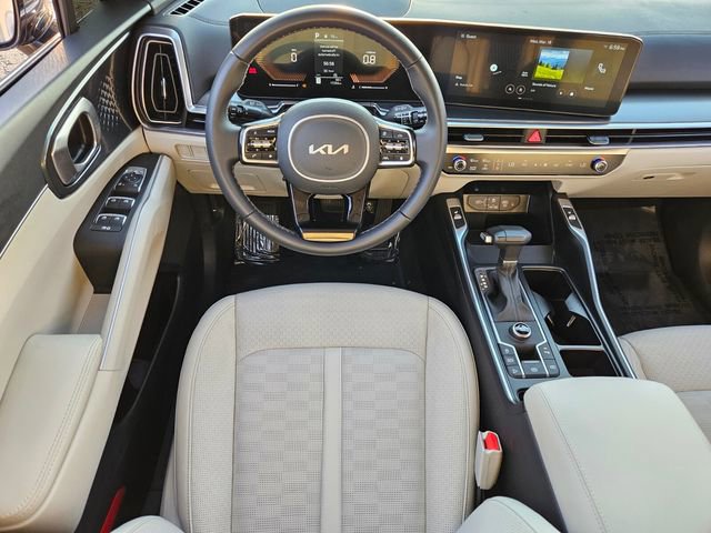 Used 2025 Kia Sorento EX w/ Panoramic Sunroof Package image 15