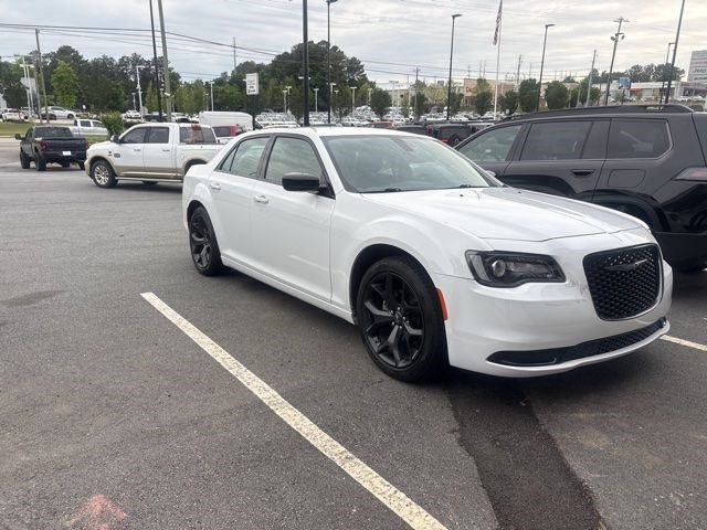 Used 2022 Chrysler 300 Touring w/ Sport Appearance Package RWD image 4