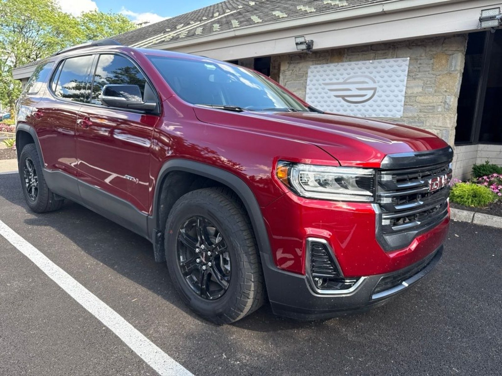 Used 2023 GMC Acadia AT4 w/ Technology Package AWD/4WD image 4