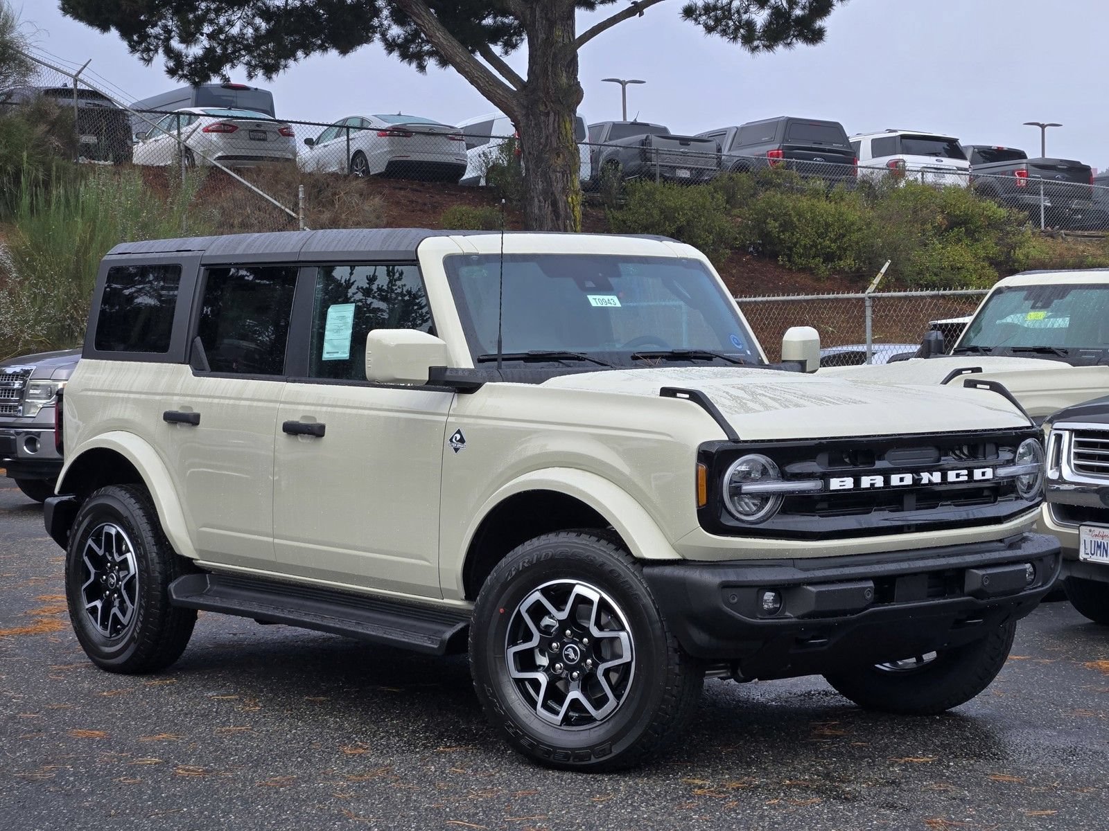 New 2026 Ford Bronco Outer Banks AWD/4WD image 2