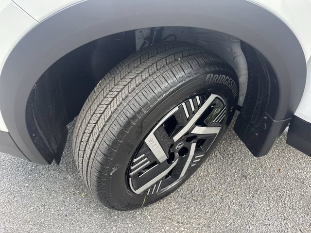 New 2026 Nissan Kicks SV w/ Cold Weather Package FWD image 32